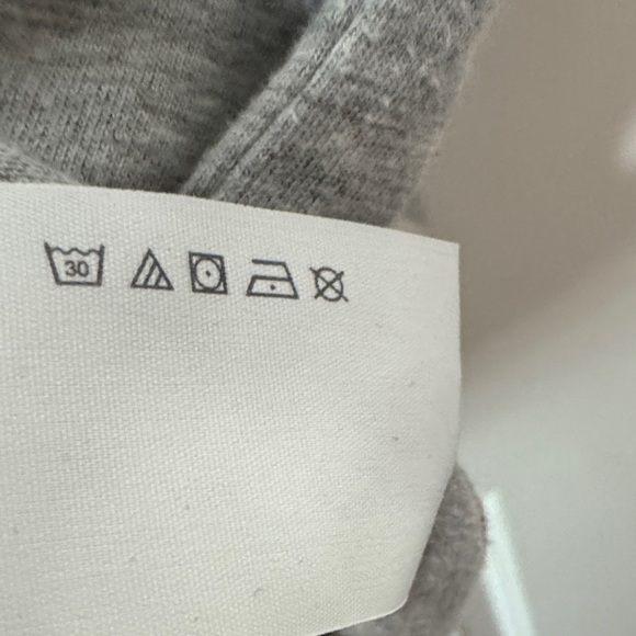 Abercrombie & Fitch Light Gray V-Neck Tee - Picture 3 of 7